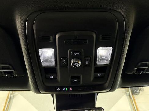 Used 2023 Chevrolet Tahoe Premier AWD/4WD image 37