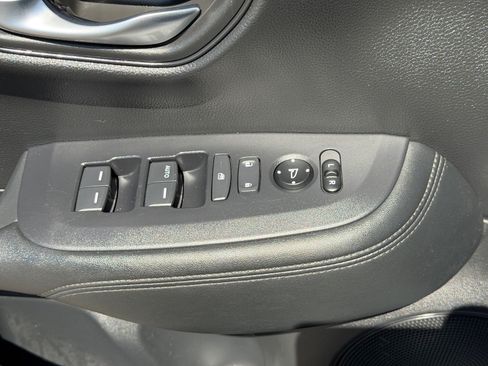 Used 2023 Honda HR-V LX image 17