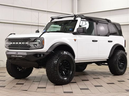 Used 2024 Ford Bronco Badlands AWD/4WD image 3