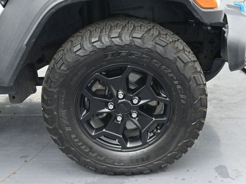 Used 2023 Jeep Wrangler Unlimited AWD/4WD image 30