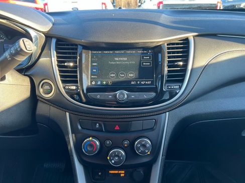 Used 2019 Chevrolet Trax LT w/ Sun & Sound Package image 26