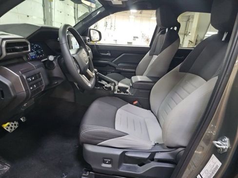 Used 2025 Toyota Tacoma TRD Sport image 9