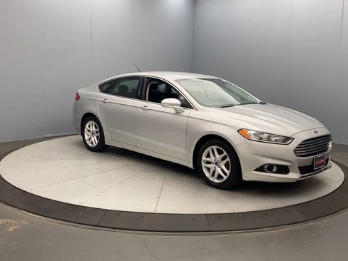 Used 2014 Ford Fusion SE w/ Equipment Group 202A FWD image 7