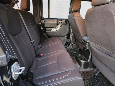 Used 2014 Jeep Wrangler Unlimited Rubicon w/ Connectivity Group AWD/4WD image 21