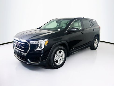 Used 2024 GMC Terrain SLE image 3