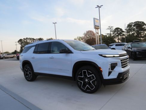 New 2026 Chevrolet Traverse High Country FWD image 8