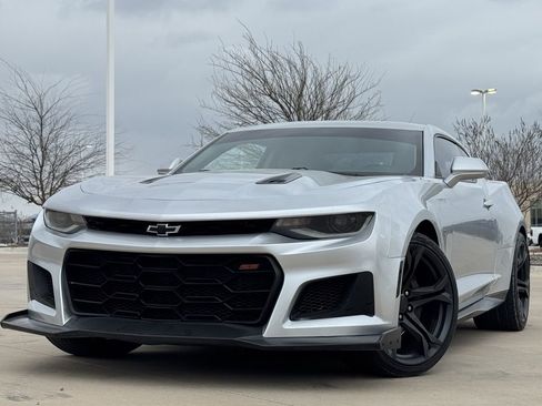 Used 2017 Chevrolet Camaro SS image 2