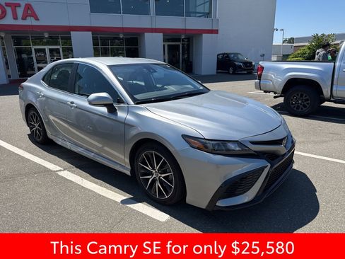 Used 2023 Toyota Camry SE FWD image 3