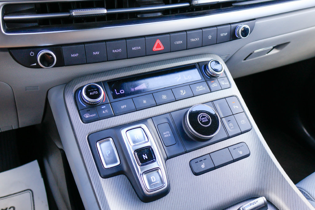 Used 2025 Hyundai Palisade SEL FWD image 16