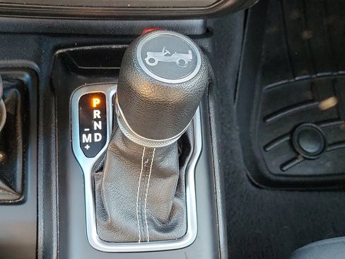 Used 2019 Jeep Wrangler Unlimited Sahara image 14