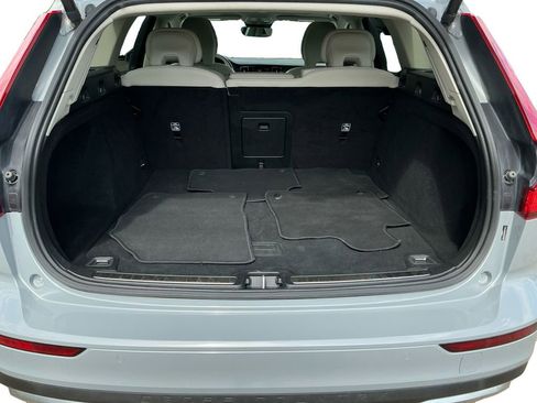 Used 2024 Volvo V60 B5 Cross Country Plus image 20