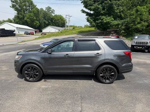 Used 2018 Ford Explorer XLT w/ Equipment Group 202A AWD/4WD image 2