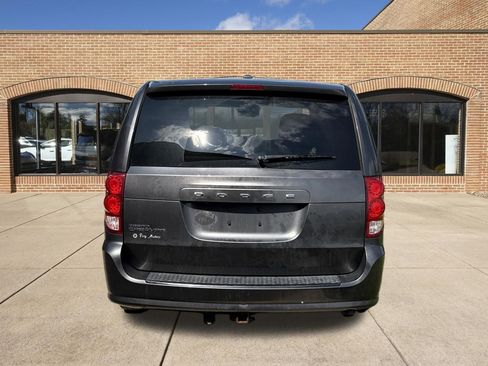 Used 2017 Dodge Grand Caravan SE FWD image 4