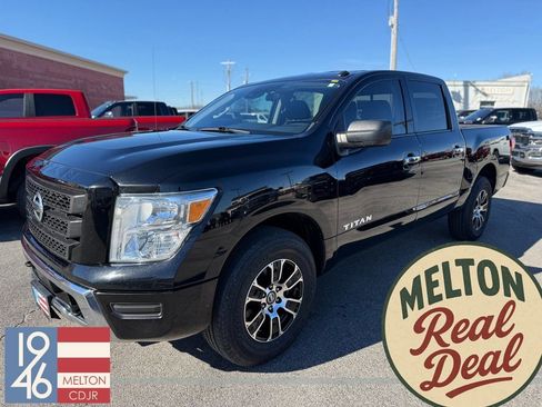 Used 2021 Nissan Titan SV image 1