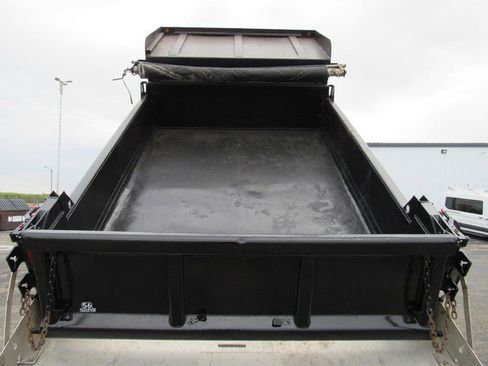 Used 2015 Ford F550 2WD Regular Cab Super Duty image 38