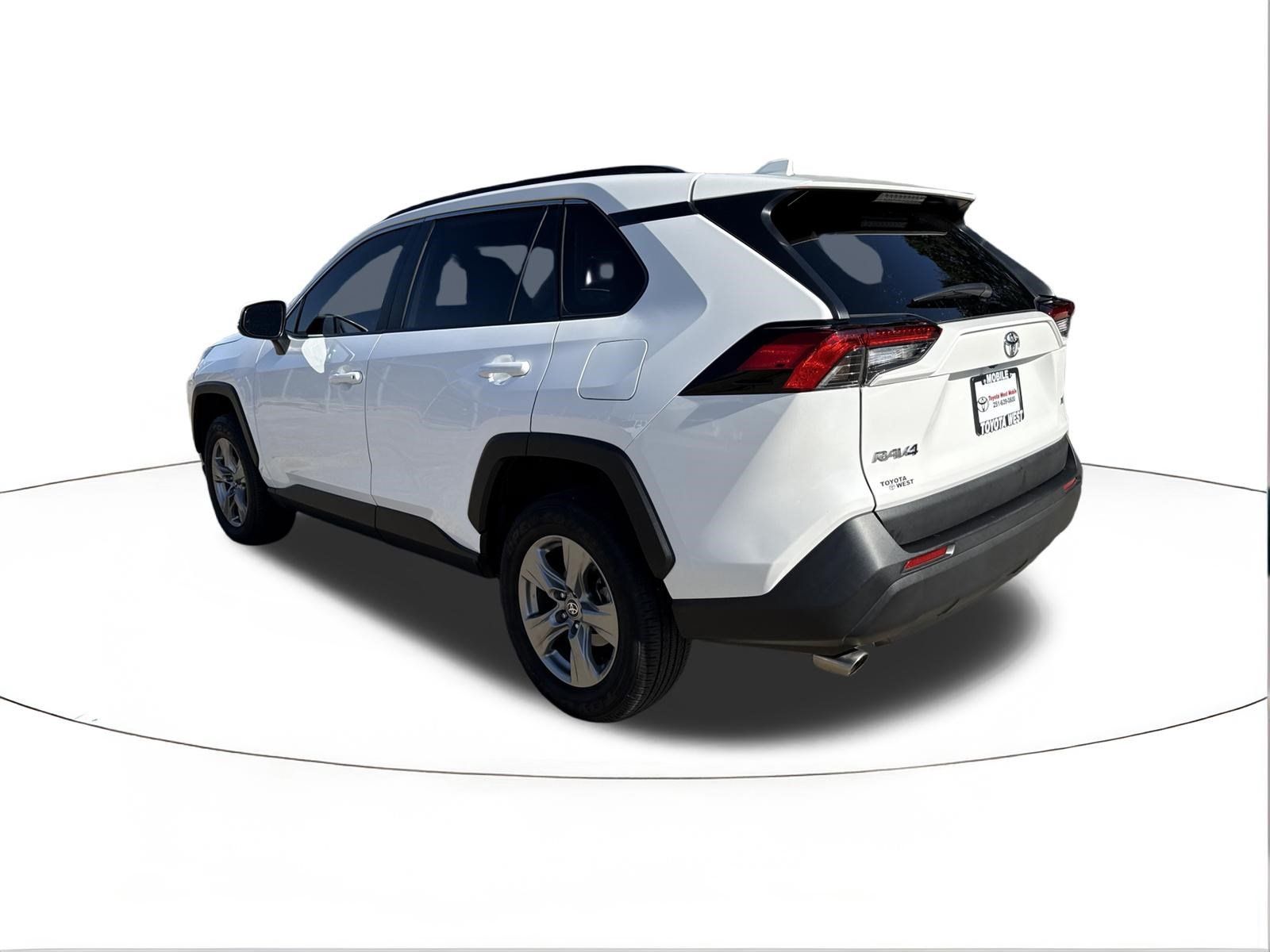 Used 2025 Toyota RAV4 XLE FWD image 5