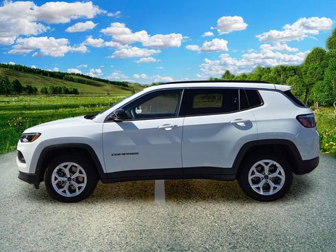 Used 2022 Jeep Compass Limited AWD/4WD image 3