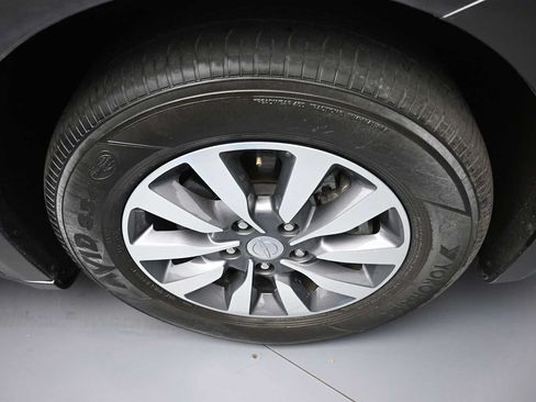 Used 2020 Chrysler Pacifica Touring-L Plus FWD image 13