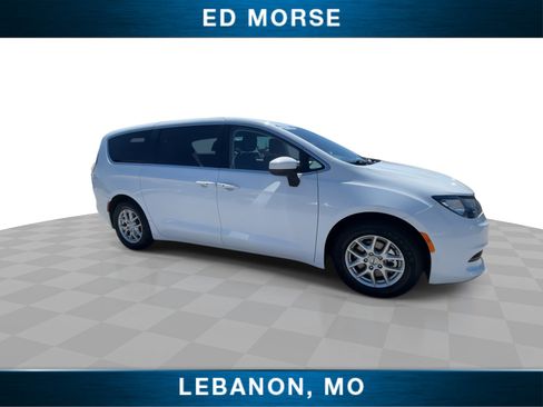 Used 2023 Chrysler Voyager LX FWD image 9