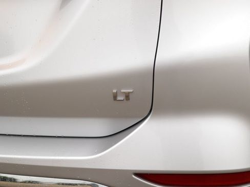 Used 2018 Chevrolet Equinox LT FWD image 31