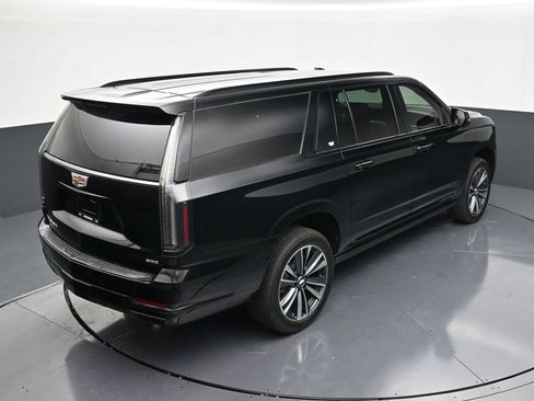 Used 2025 Cadillac Escalade ESV Sport w/ Touring Package RWD image 16