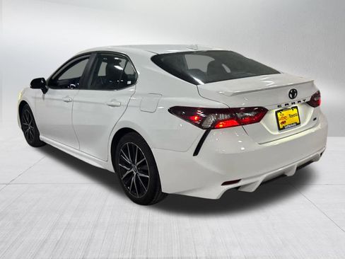 Used 2024 Toyota Camry SE FWD image 4