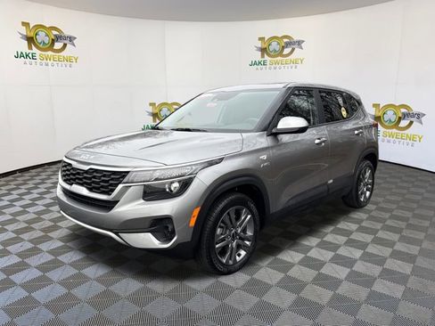 Certified 2023 Kia Seltos LX image 4