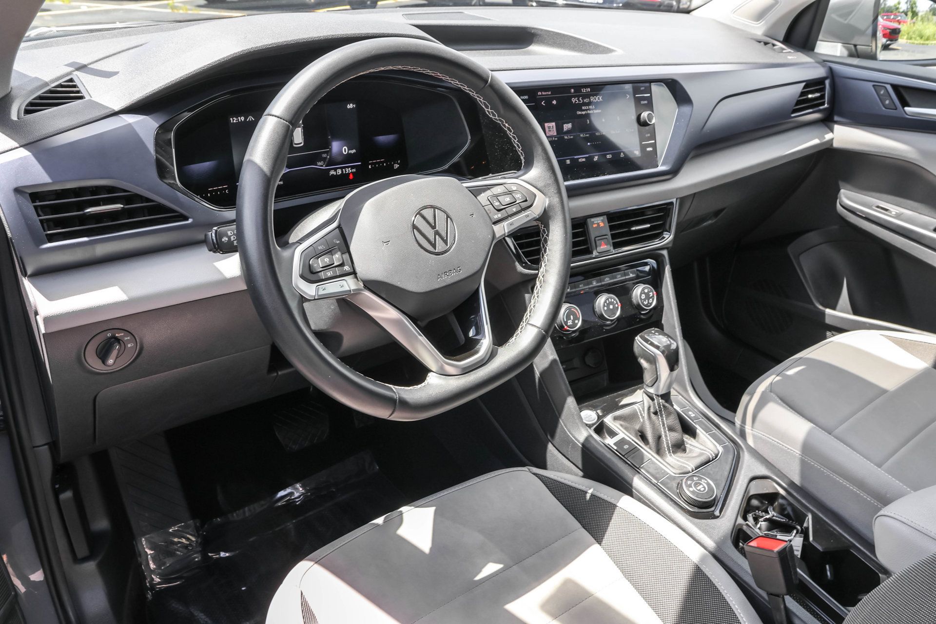 Used 2023 Volkswagen Taos SE AWD/4WD image 5