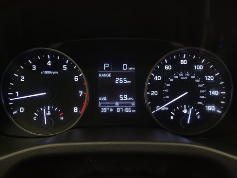 Used 2017 Hyundai Elantra SE image 23