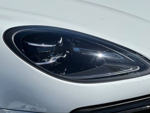 Used 2025 Porsche Macan Turbo AWD/4WD image 37