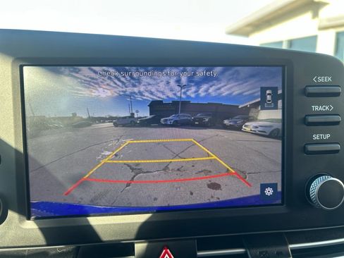 Used 2023 Hyundai Elantra SEL image 18