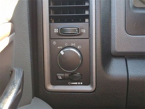 Used 2018 RAM 1500 Express image 21