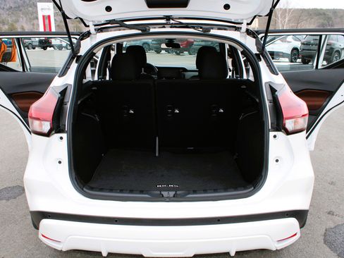 Used 2024 Nissan Kicks SR FWD image 9