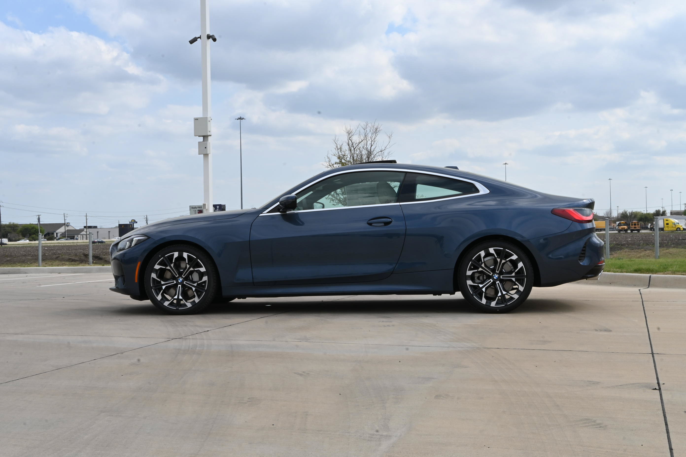 Used 2026 BMW 430i Coupe w/ Premium Package RWD image 3
