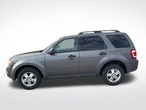 Used 2010 Ford Escape XLT AWD/4WD image 2