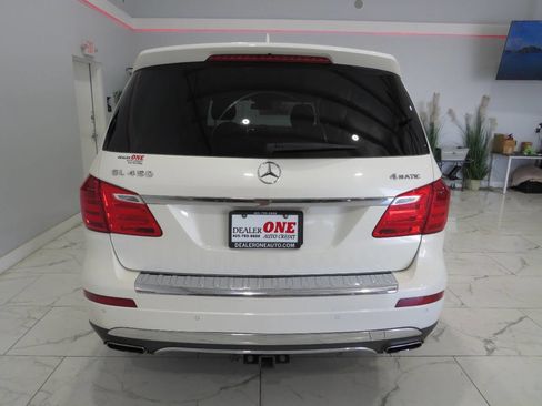 Used 2016 Mercedes-Benz GL 450 4MATIC w/ Premium I Package image 4