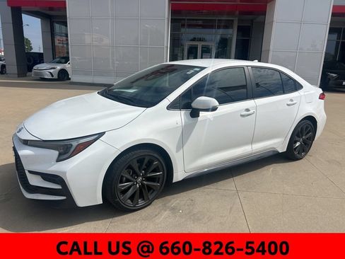 Used 2024 Toyota Corolla SE FWD image 2