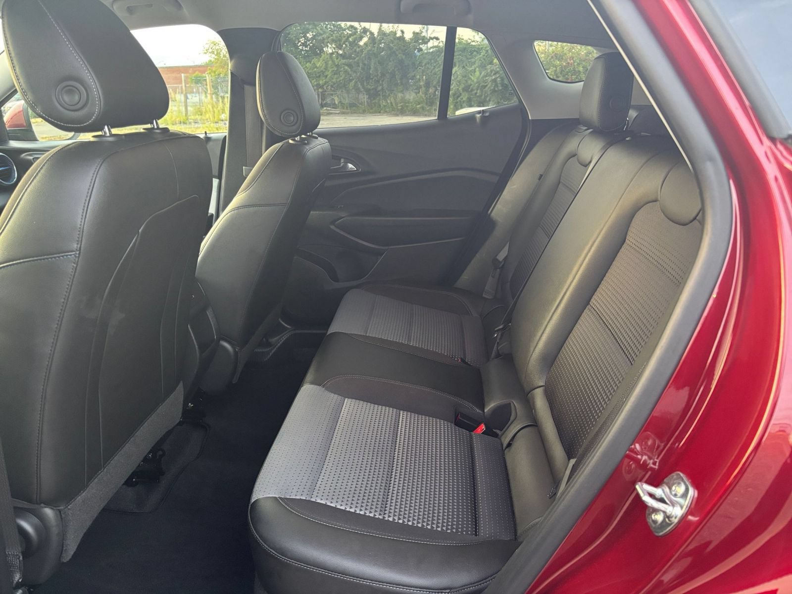 Used 2025 Chevrolet Trax LT FWD image 21