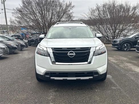 New 2025 Nissan Pathfinder SL image 9