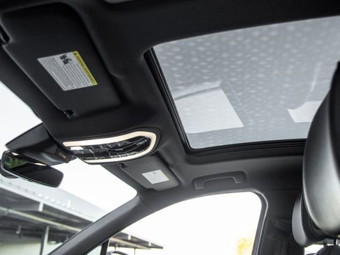 Certified 2026 Porsche Macan image 19