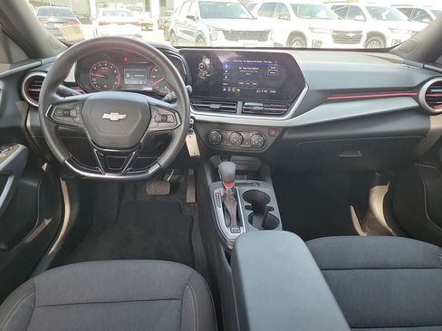 Used 2025 Chevrolet Trax RS w/ Sunroof Package FWD image 10