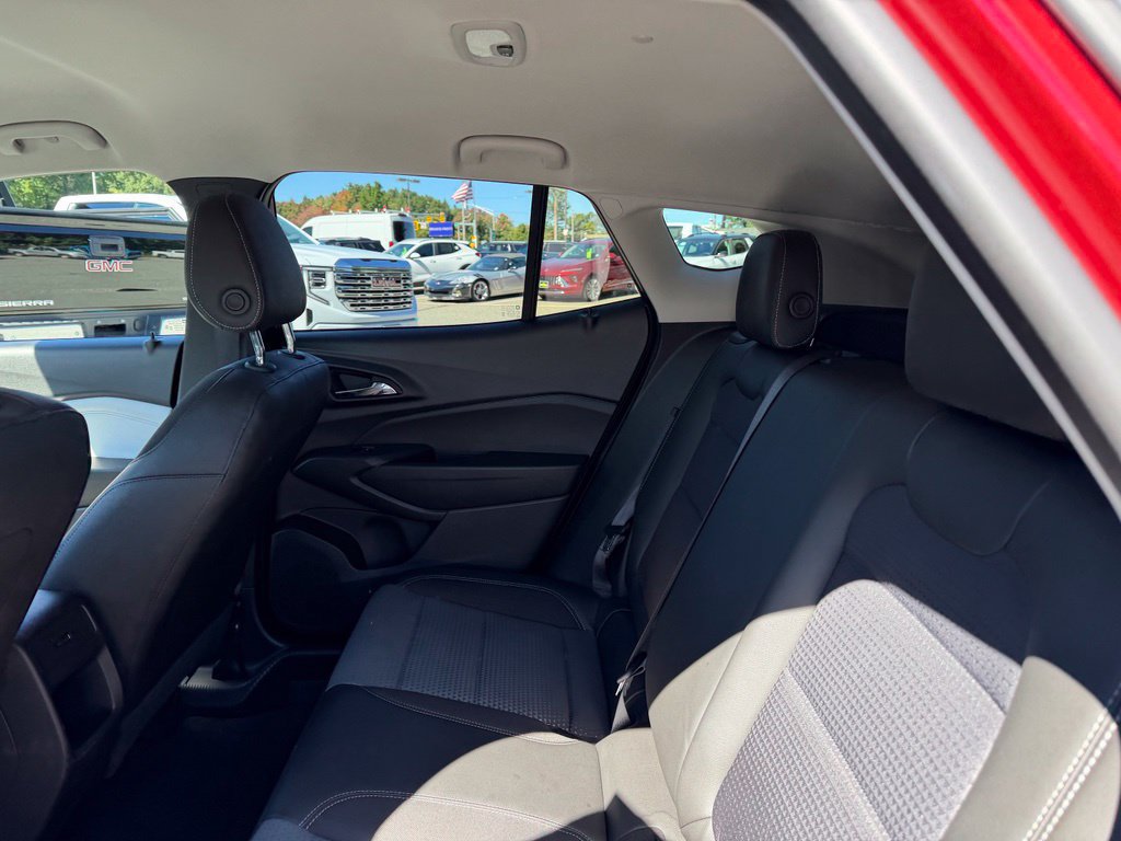 Certified 2025 Chevrolet Trax LT FWD image 11