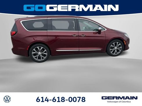 Used 2018 Chrysler Pacifica Limited w/ Tire & Wheel Group FWD image 11