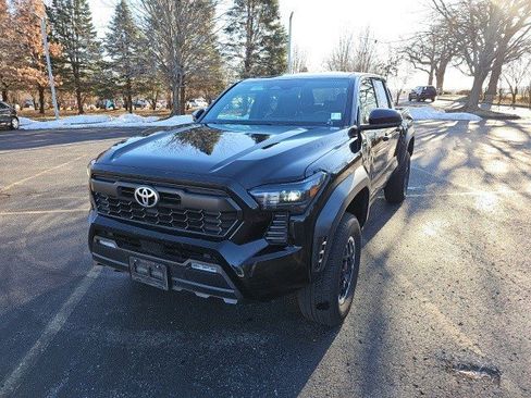 Used 2024 Toyota Tacoma TRD Off-Road image 2
