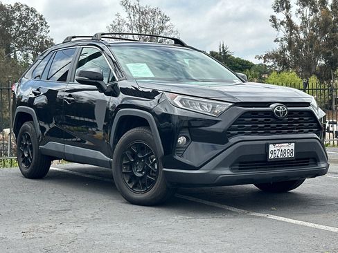 Used 2021 Toyota RAV4 XLE FWD image 2