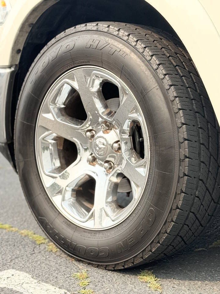 Used 2018 RAM 1500 Laramie AWD/4WD image 15