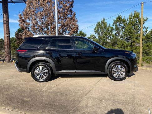 Used 2025 Nissan Pathfinder SL image 7