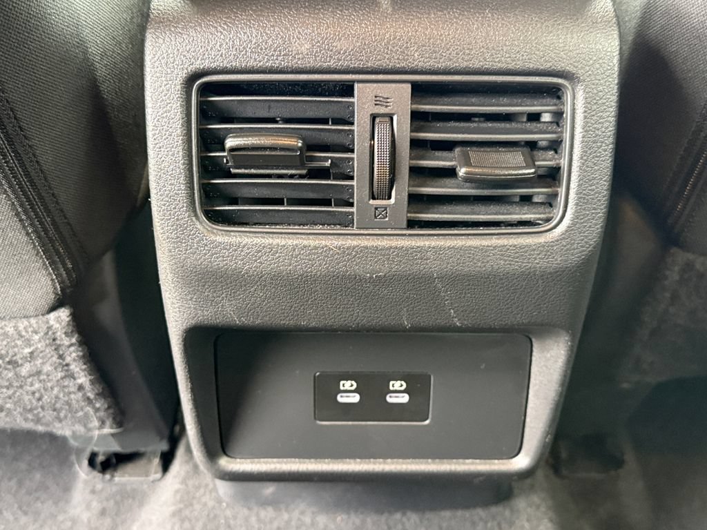 Used 2025 Nissan Rogue SV AWD/4WD image 36
