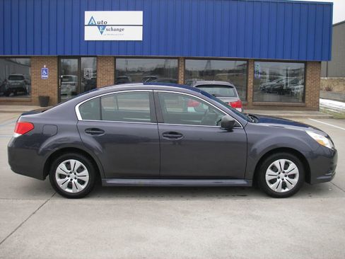 Used 2011 Subaru Legacy 2.5i image 4