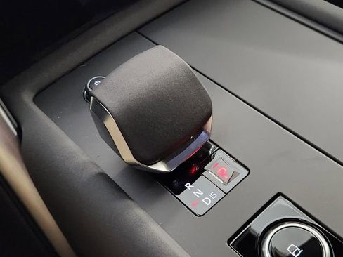 New 2026 Land Rover Discovery Limited Edition image 19